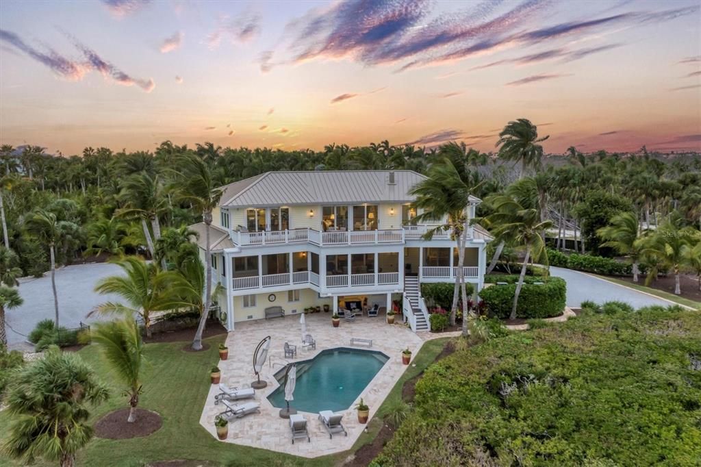 Recently Sold: $16,995,000 (5 beds, 3 baths, 4611 Square Feet)