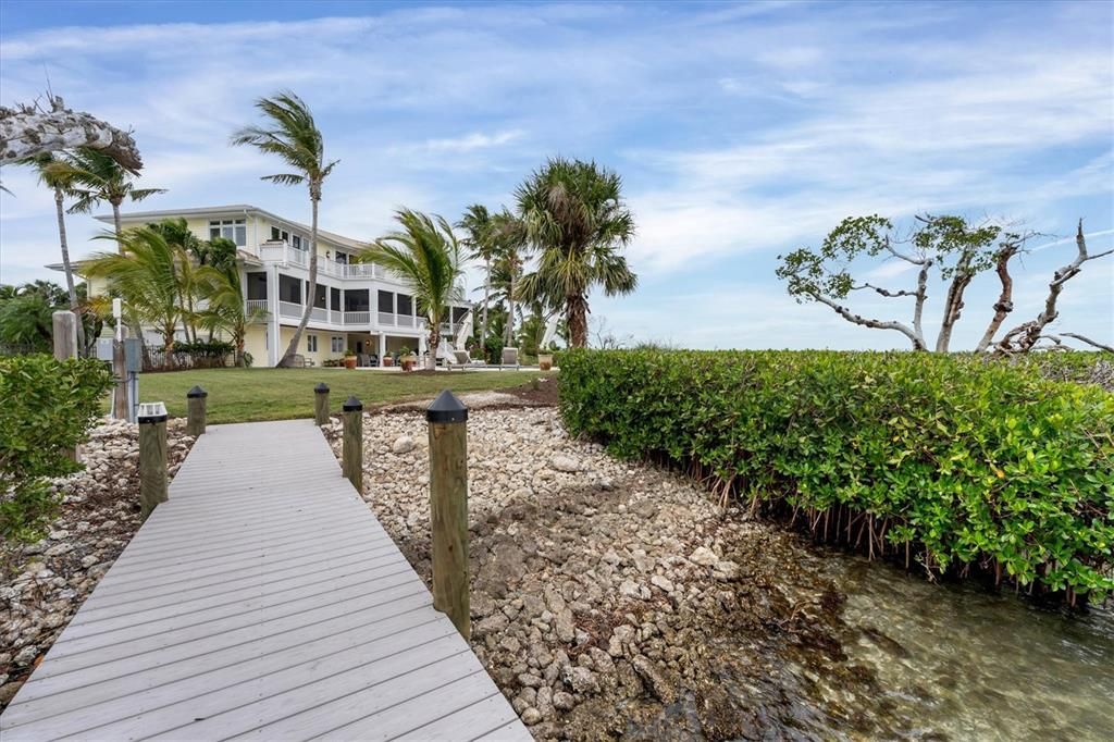 Recently Sold: $16,995,000 (5 beds, 3 baths, 4611 Square Feet)