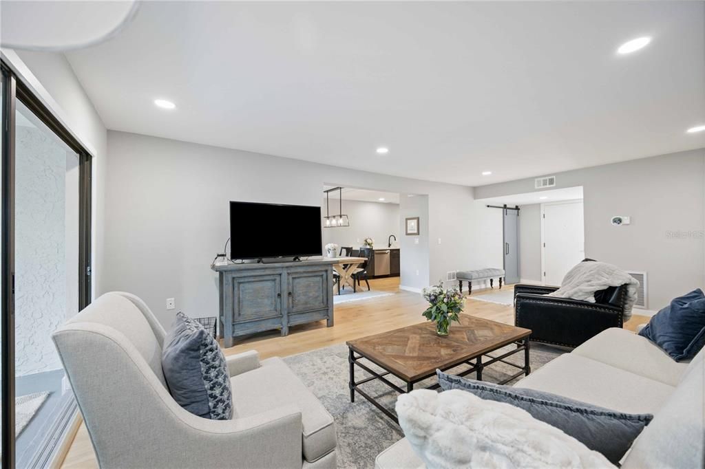 Recently Sold: $350,000 (2 beds, 2 baths, 1473 Square Feet)