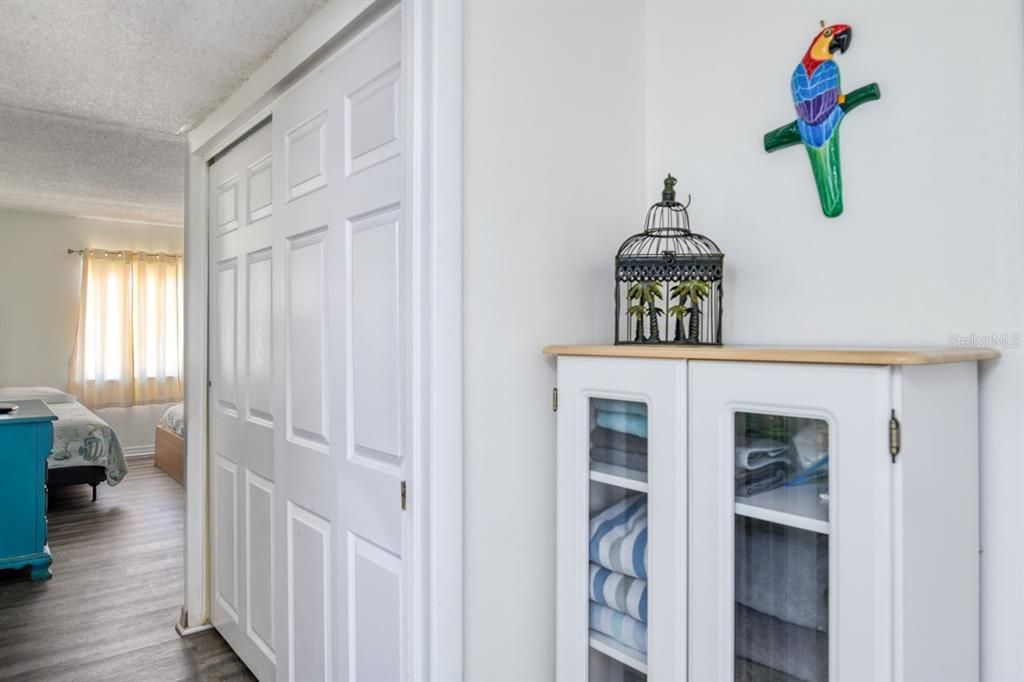 For Sale: $324,000 (2 beds, 2 baths, 968 Square Feet)