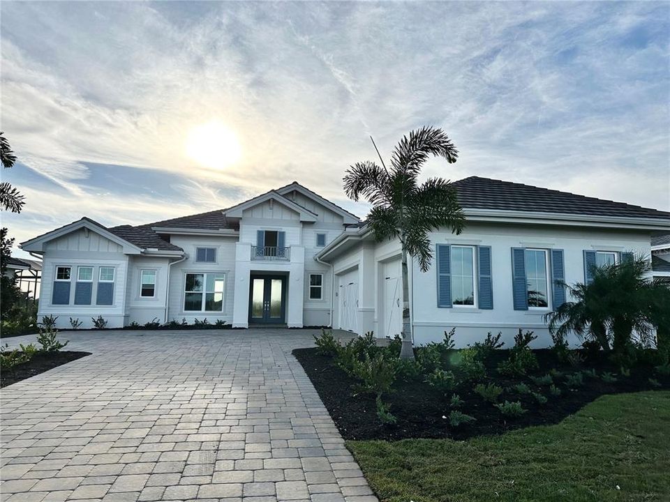 Recently Sold: $2,313,900 (3 beds, 3 baths, 2743 Square Feet)