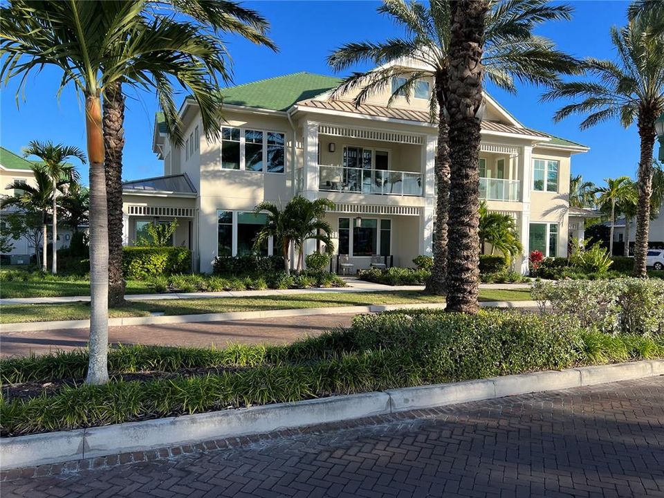 Recently Sold: $2,950,000 (3 beds, 3 baths, 3306 Square Feet)