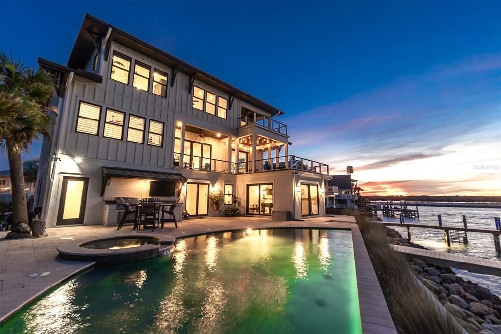 Recently Sold: $2,980,000 (4 beds, 4 baths, 5109 Square Feet)