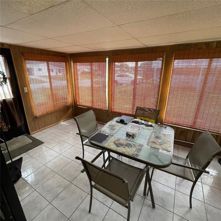 For Sale: $145,000 (2 beds, 1 baths, 960 Square Feet)