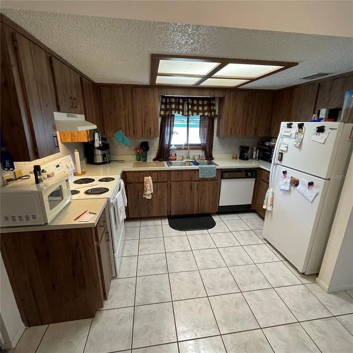 For Sale: $145,000 (2 beds, 1 baths, 960 Square Feet)