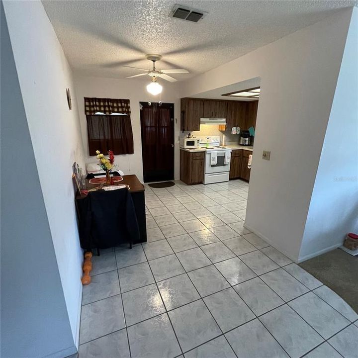 For Sale: $145,000 (2 beds, 1 baths, 960 Square Feet)