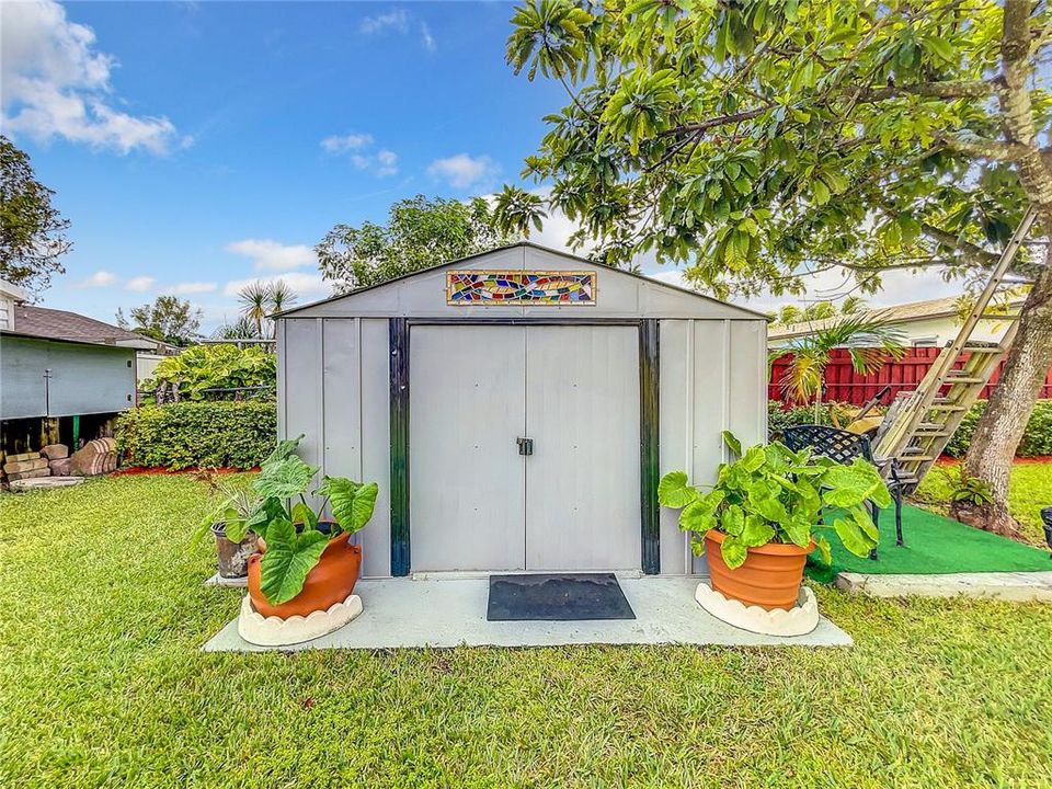 Recently Sold: $490,000 (4 beds, 1 baths, 1414 Square Feet)