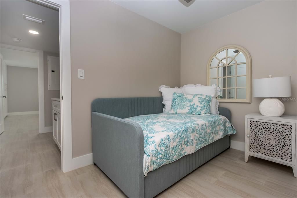 Active With Contract: $4,500 (3 beds, 2 baths, 1264 Square Feet)