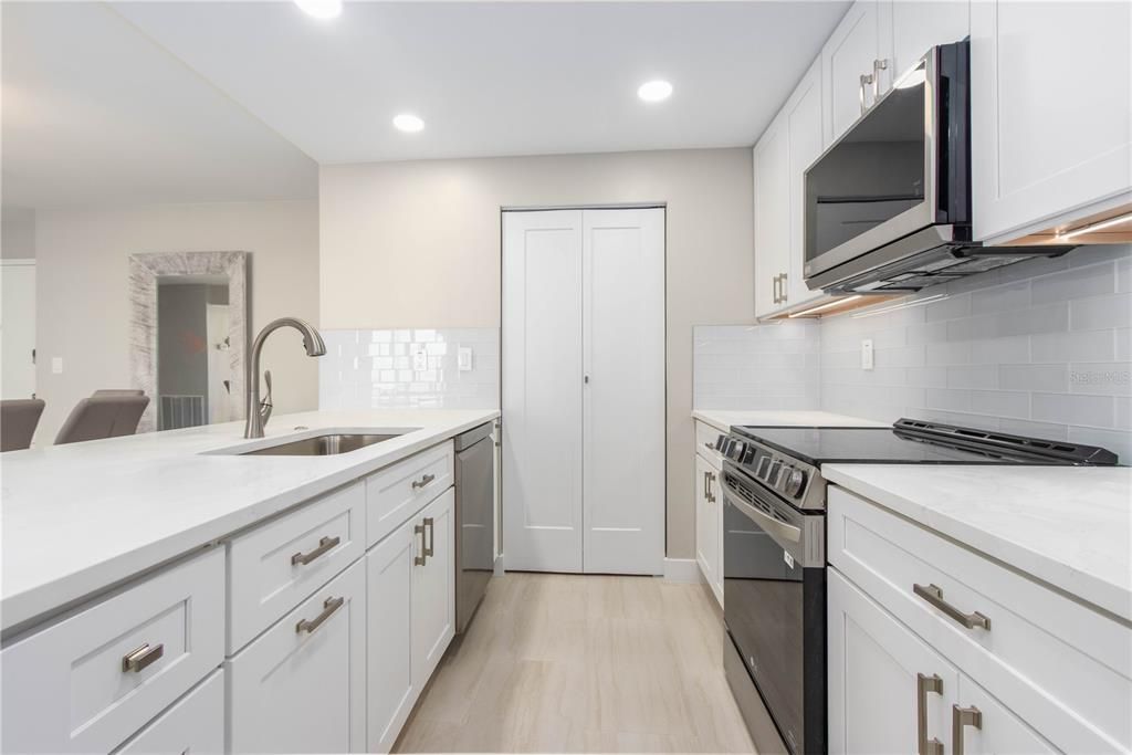 Active With Contract: $4,500 (3 beds, 2 baths, 1264 Square Feet)