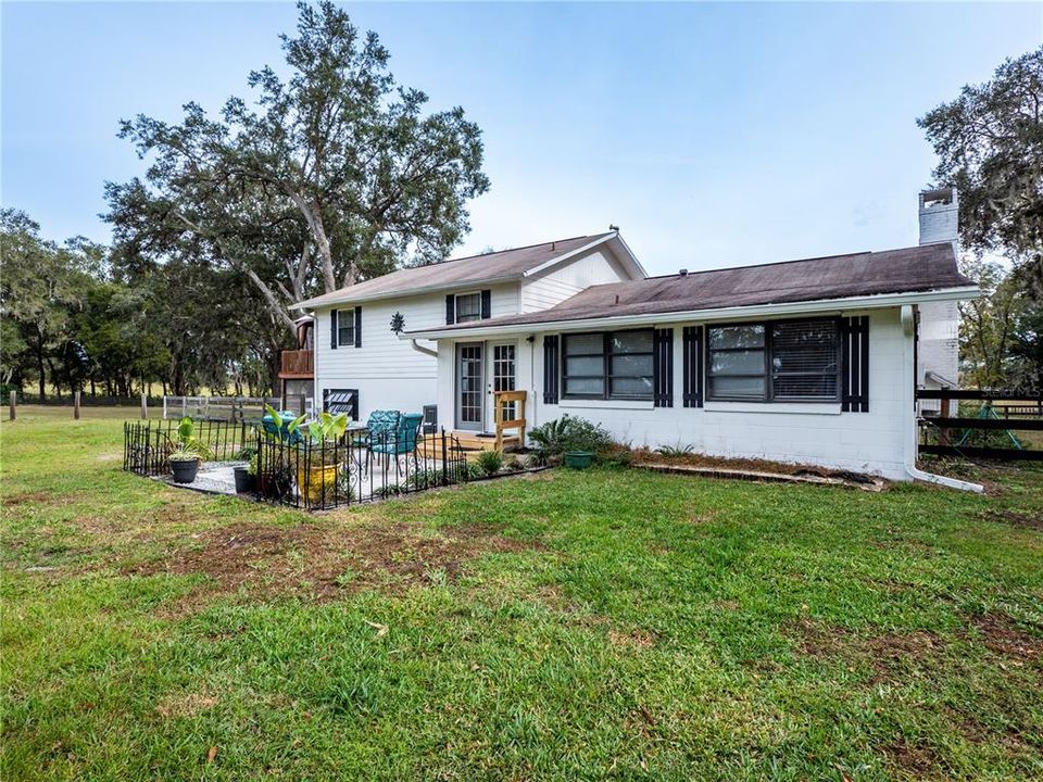 Recently Sold: $548,000 (3 beds, 2 baths, 1700 Square Feet)