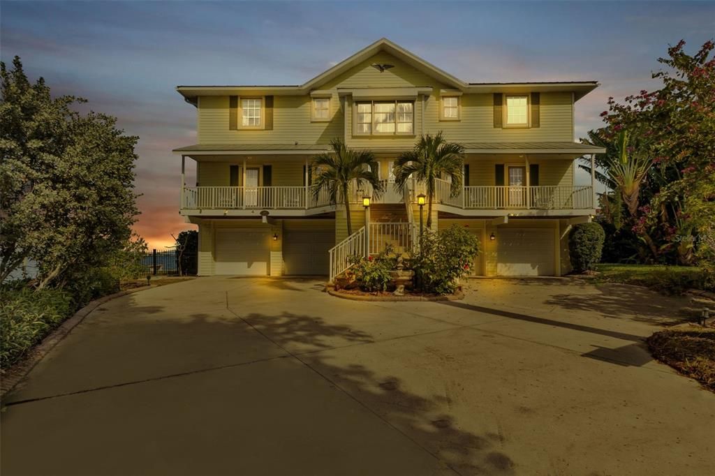 Recently Sold: $2,500,000 (4 beds, 3 baths, 4076 Square Feet)