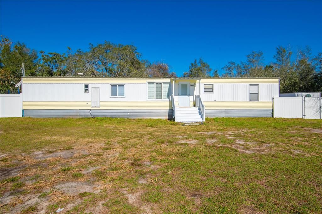 Recently Sold: $139,900 (2 beds, 1 baths, 924 Square Feet)