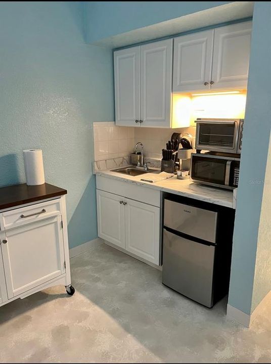 For Rent: $1,900 (1 beds, 1 baths, 358 Square Feet)