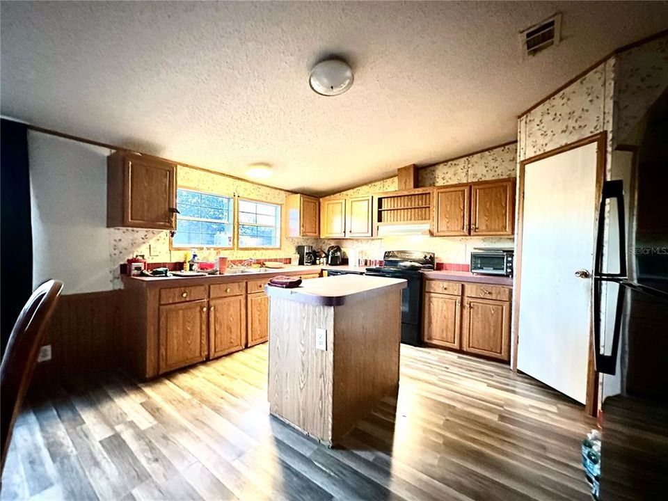 For Sale: $329,900 (4 beds, 2 baths, 2280 Square Feet)