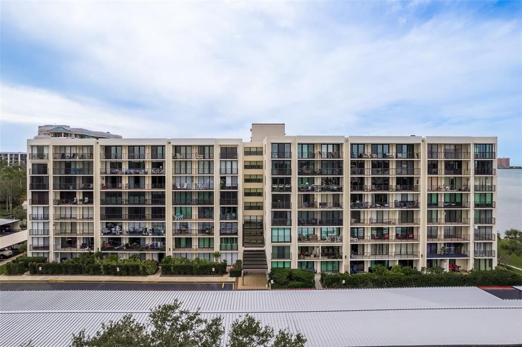 Active With Contract: $2,900 (2 beds, 2 baths, 1325 Square Feet)