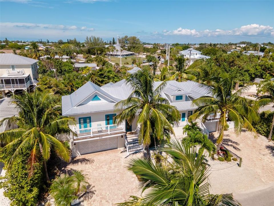 Recently Sold: $1,925,000 (5 beds, 3 baths, 2200 Square Feet)