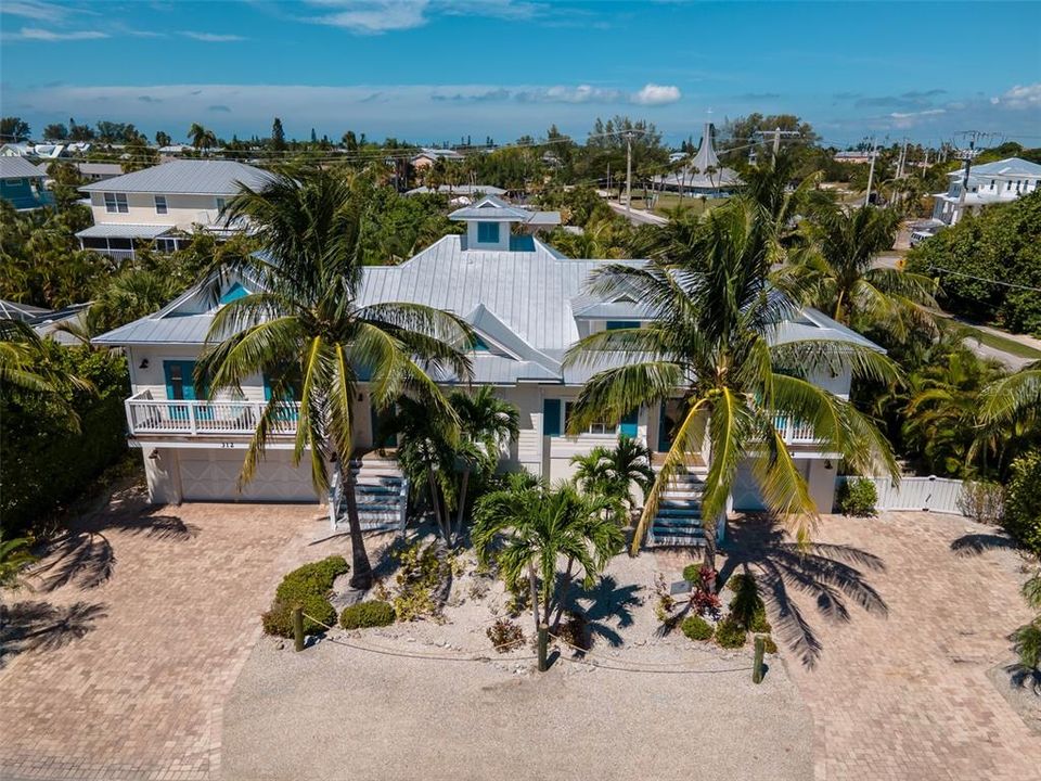 Recently Sold: $1,925,000 (5 beds, 3 baths, 2200 Square Feet)