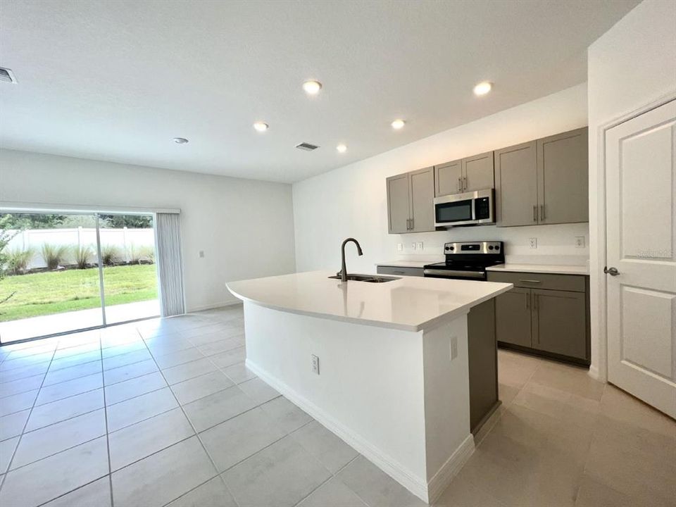 Active With Contract: $2,500 (3 beds, 2 baths, 1373 Square Feet)