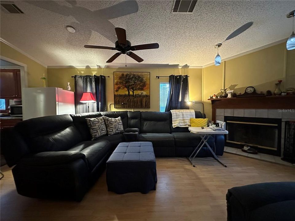 For Sale: $139,900 (3 beds, 2 baths, 1056 Square Feet)
