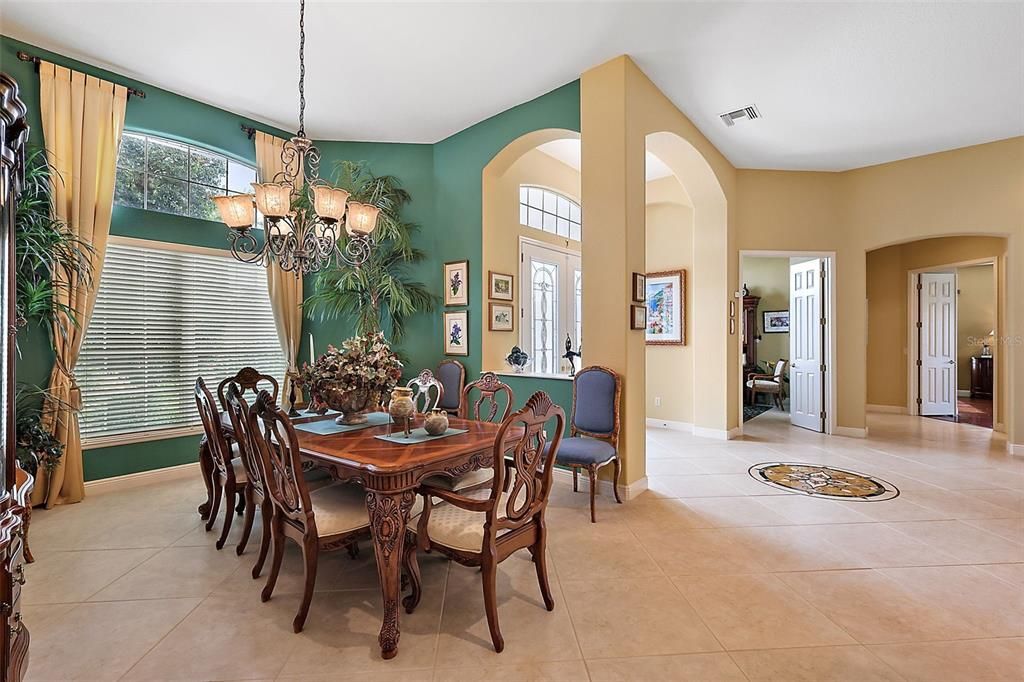 Dining area w/tile flooring