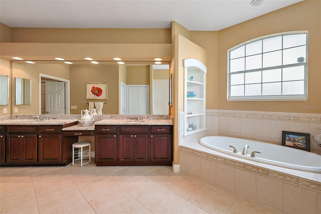 En suite w/ double vanities & tile floor