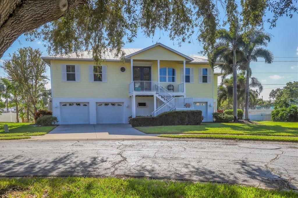 For Sale: $799,000 (2 beds, 2 baths, 2762 Square Feet)