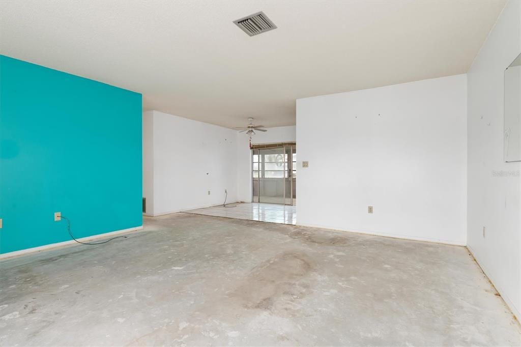 Active With Contract: $224,900 (3 beds, 2 baths, 1148 Square Feet)