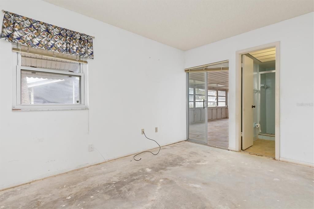 Active With Contract: $224,900 (3 beds, 2 baths, 1148 Square Feet)