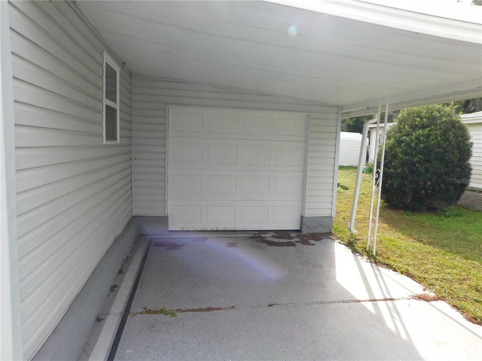 This home has a garage.