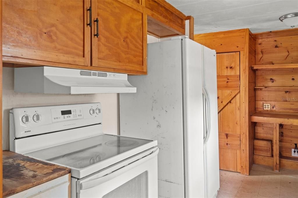 For Sale: $90,000 (2 beds, 2 baths, 1100 Square Feet)