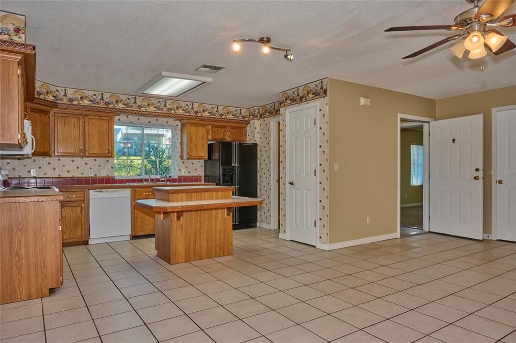 For Sale: $299,000 (4 beds, 3 baths, 1588 Square Feet)