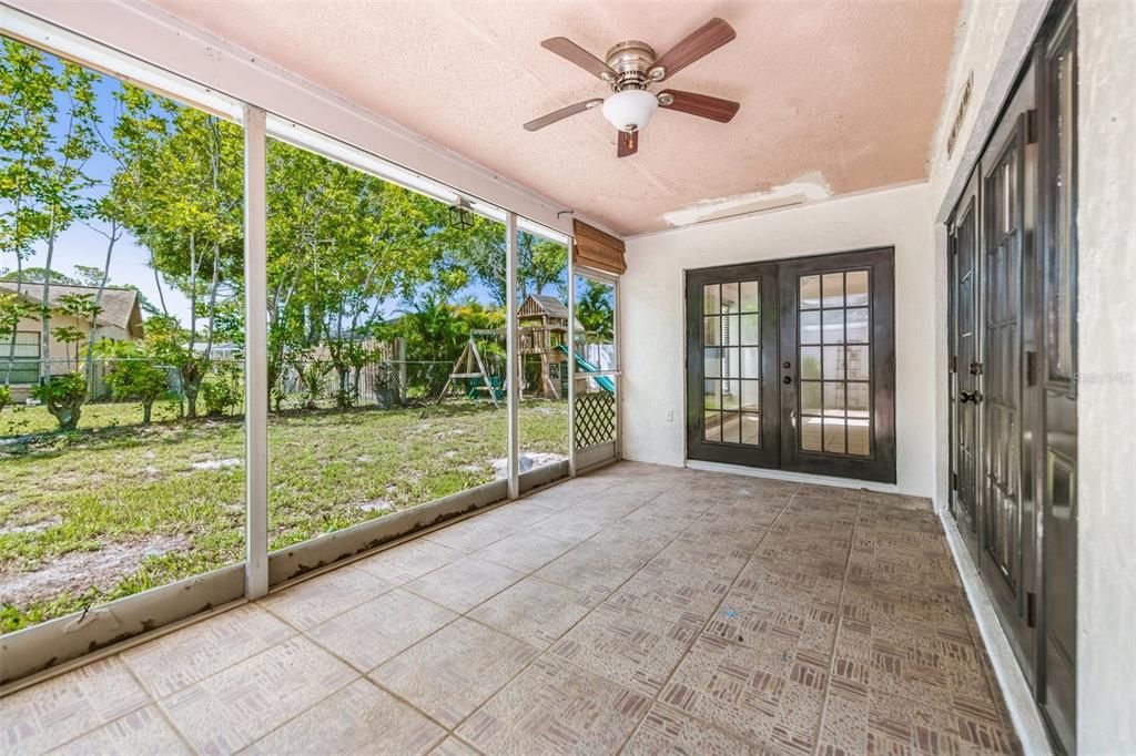 Recently Sold: $470,000 (4 beds, 2 baths, 1639 Square Feet)