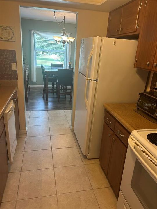 For Rent: $1,400 (2 beds, 1 baths, 1016 Square Feet)