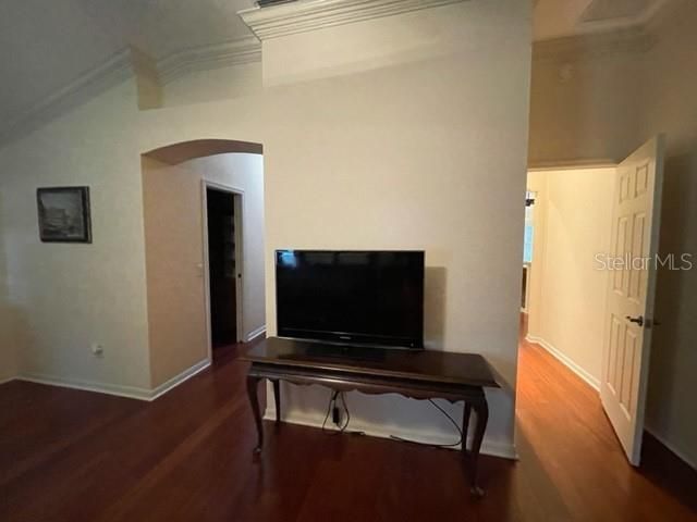 For Rent: $1,800 (2 beds, 2 baths, 1944 Square Feet)