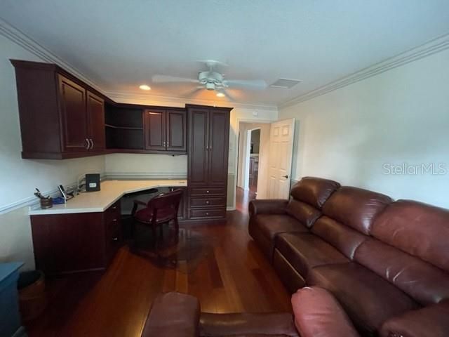 For Rent: $1,800 (2 beds, 2 baths, 1944 Square Feet)