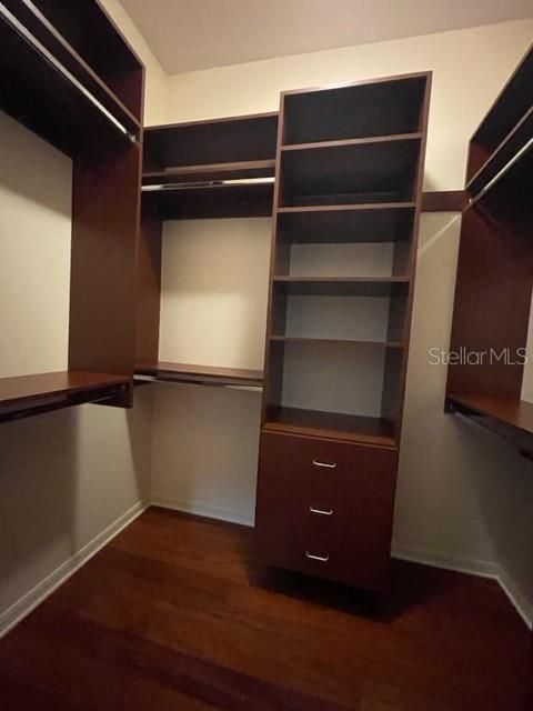 For Rent: $1,800 (2 beds, 2 baths, 1944 Square Feet)