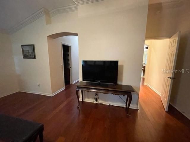 For Rent: $1,800 (2 beds, 2 baths, 1944 Square Feet)