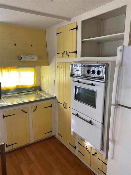 For Sale: $99,000 (2 beds, 1 baths, 672 Square Feet)