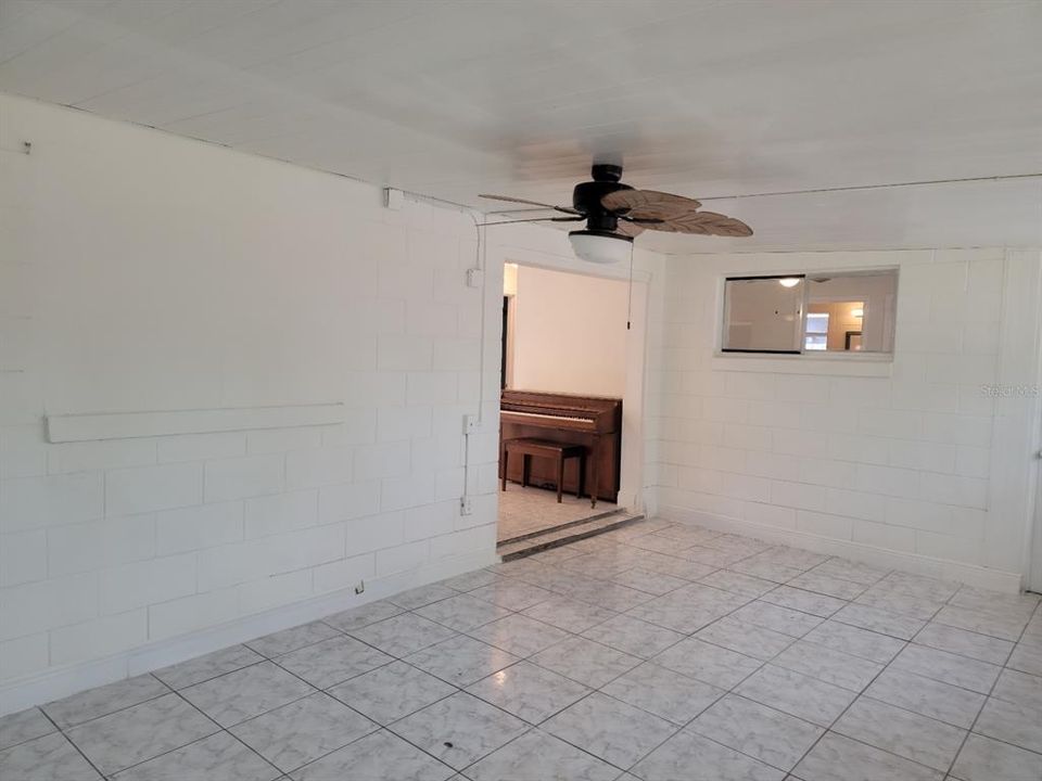 Recently Rented: $2,000 (3 beds, 2 baths, 1388 Square Feet)