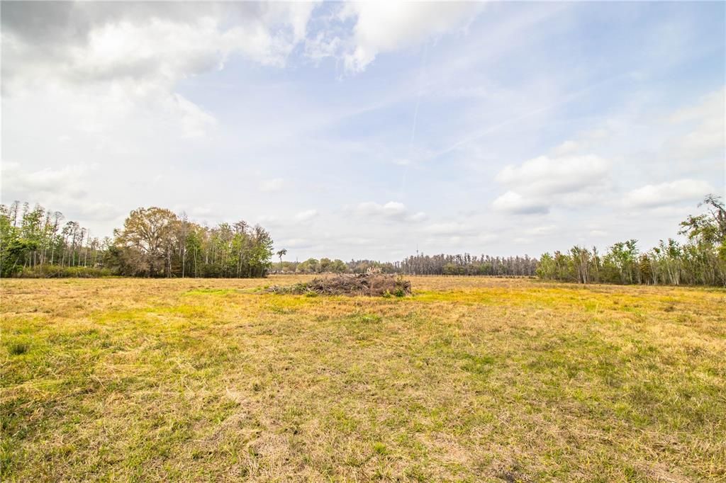 На продажу: $325,000 (5.95 acres)