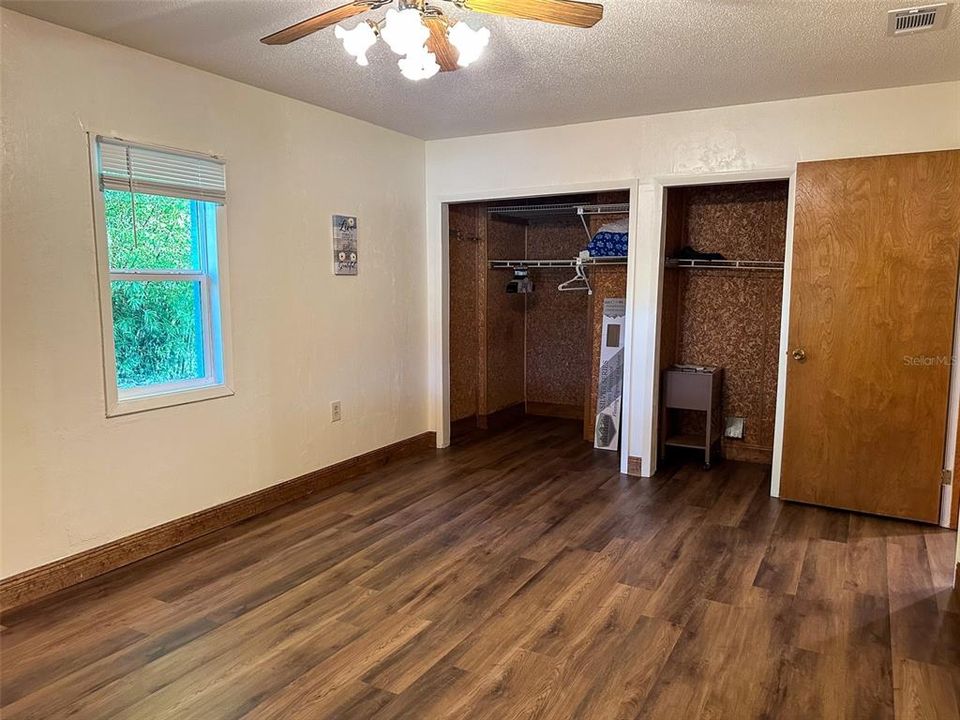 For Sale: $450,000 (2 beds, 1 baths, 2350 Square Feet)