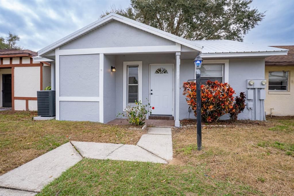 Recently Sold: $185,000 (2 beds, 2 baths, 976 Square Feet)