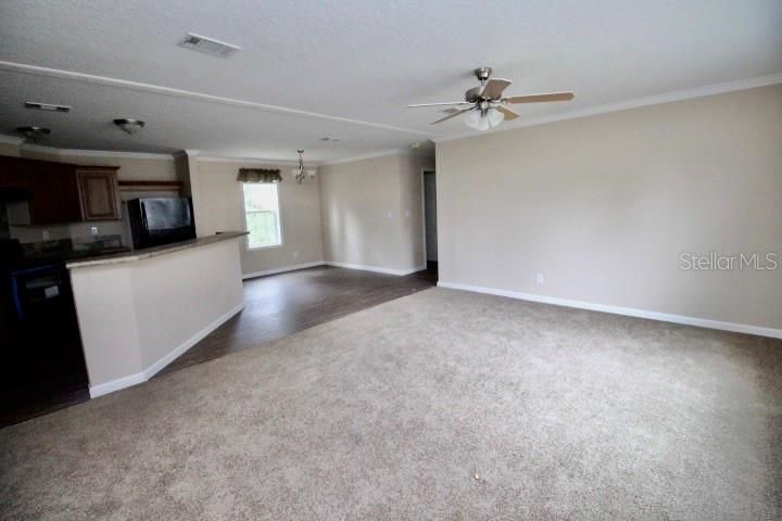 Active With Contract: $157,900 (3 beds, 2 baths, 1404 Square Feet)
