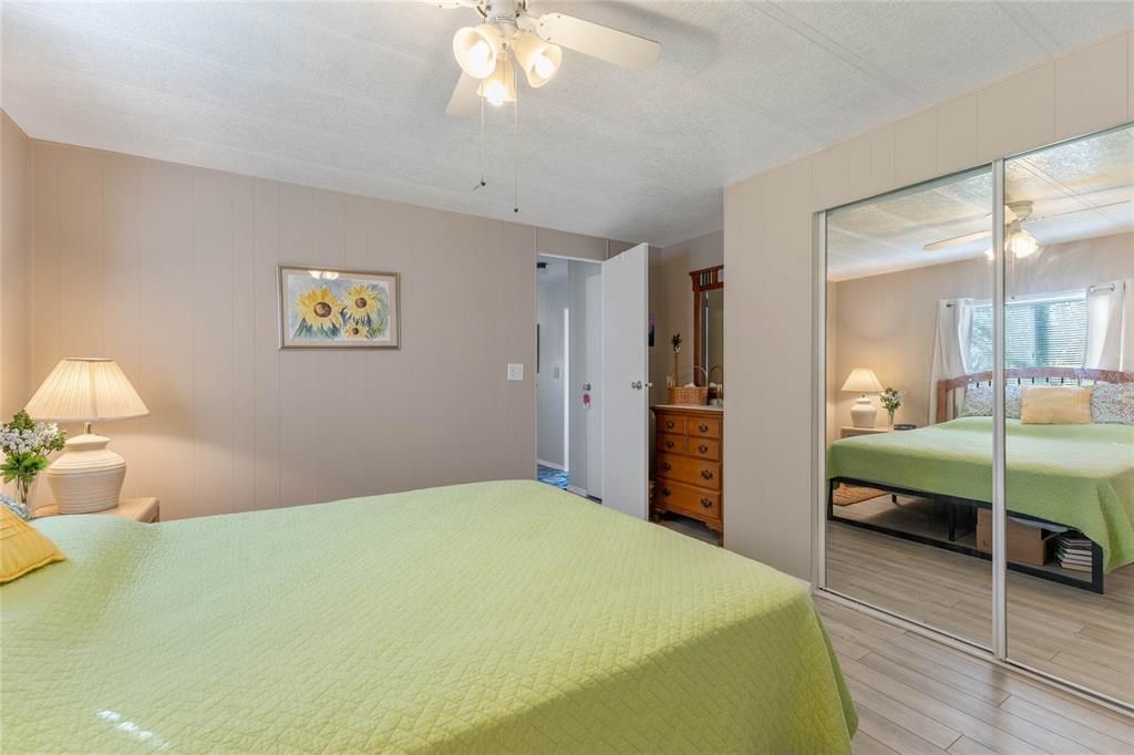 Active With Contract: $94,900 (2 beds, 1 baths, 840 Square Feet)