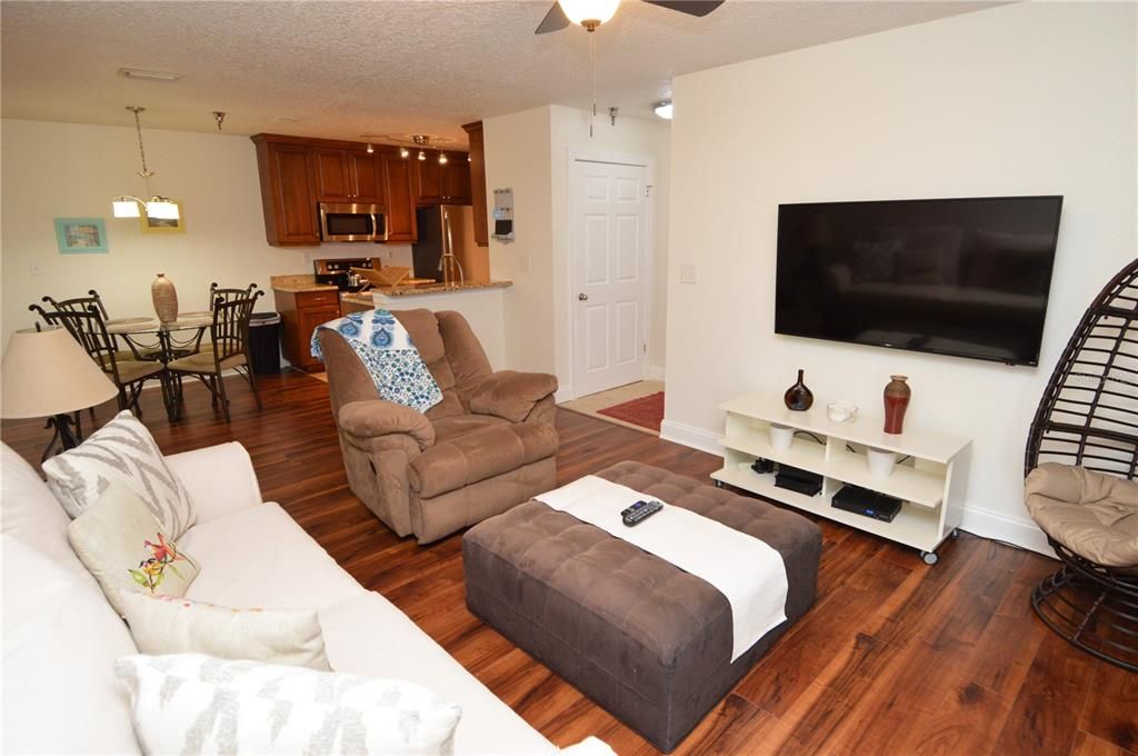 Recently Rented: $2,000 (1 beds, 1 baths, 742 Square Feet)