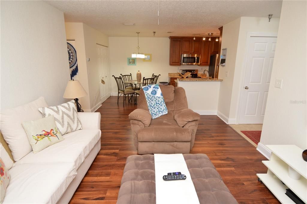 Recently Rented: $2,000 (1 beds, 1 baths, 742 Square Feet)