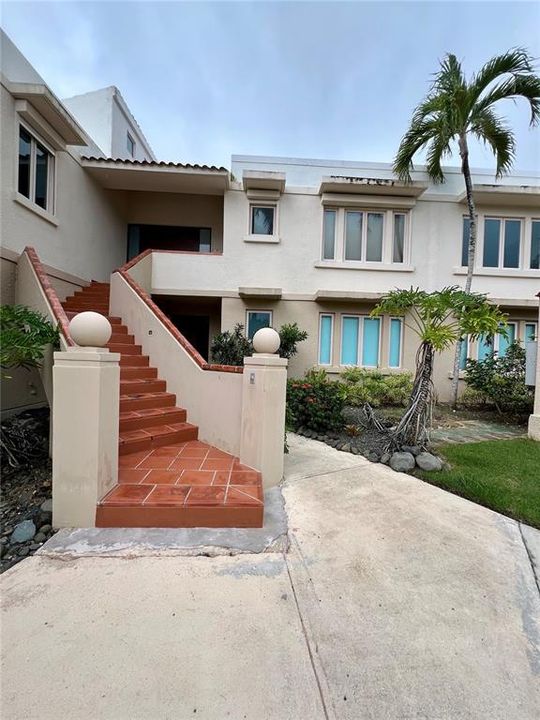 Recently Rented: $5,500 (2 beds, 2 baths, 1300 Square Feet)