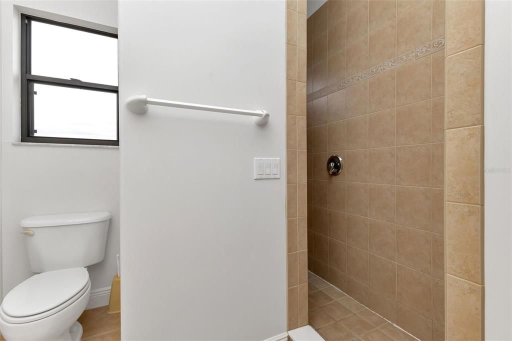 2nd floor - Bathroom 4 - Shower Only