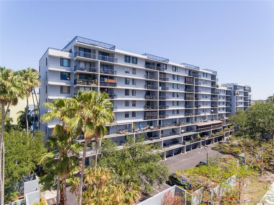 Recently Sold: $575,000 (2 beds, 2 baths, 1528 Square Feet)