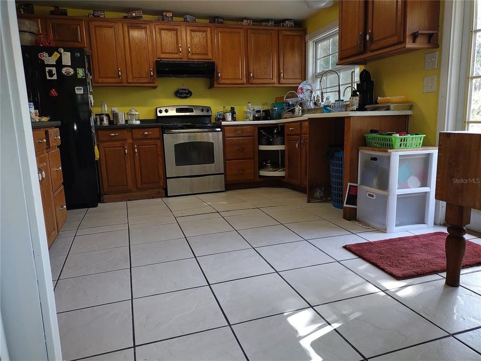 For Sale: $350,000 (4 beds, 2 baths, 1652 Square Feet)